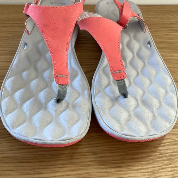 Columbia Size 11 Salmon Thong Sandals - Picture 3 of 8